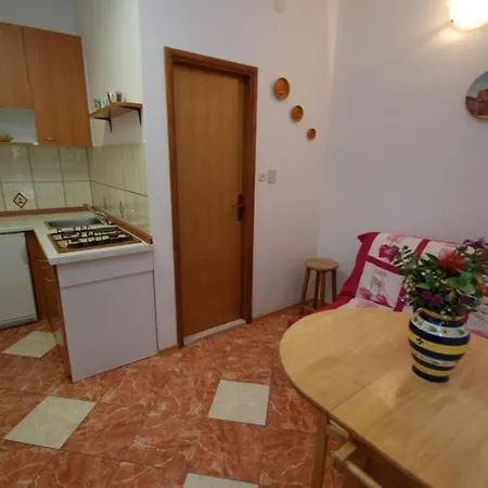 Apartments By The Sea Zaostrog, Makarska - 2663 Apartment *